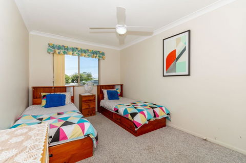 Enjoy The Sea Breezes From The Balcony - Boyd St, Woorim - Dentist Find 5