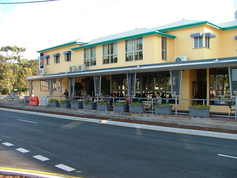 Enjoy The Sea Breezes From The Balcony - Boyd St, Woorim - Dentist Find 3