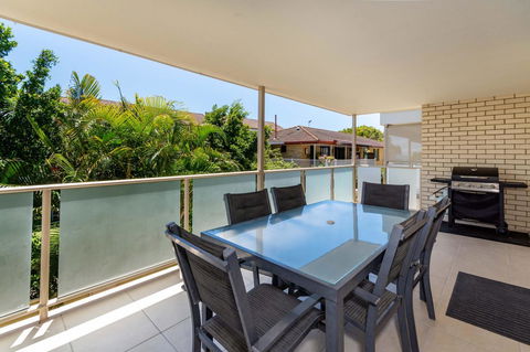 Enjoy The Sea Breezes From The Balcony - Boyd St, Woorim - Dentist Find 4