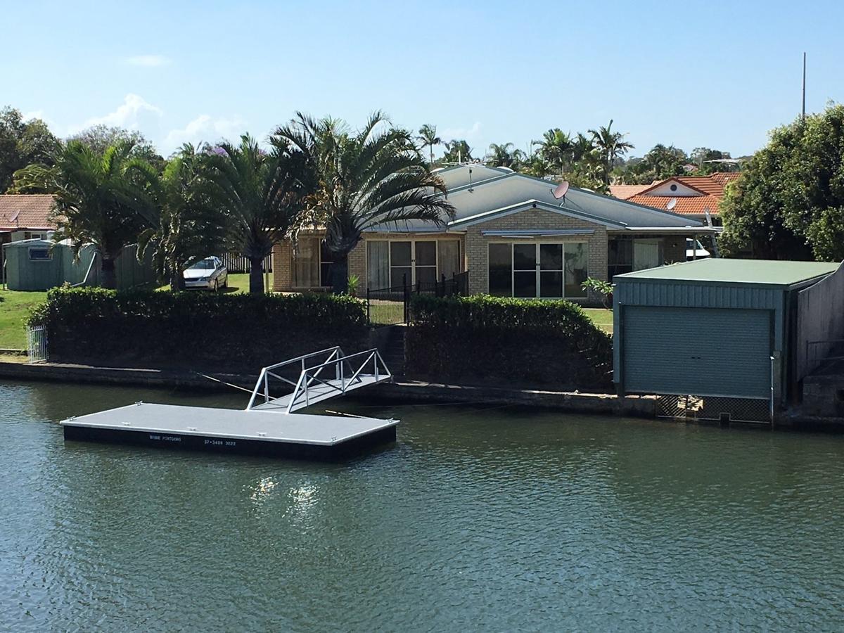 Private Canal Duplex with Pontoon - Oleander Drive Bongaree