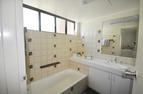 Crystal Waters On The Beach - Dentists Australia 2