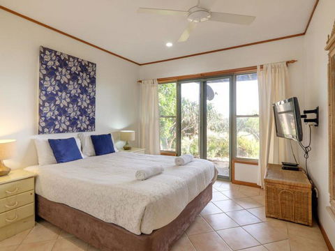 Claytons On Cylinder Beach Front - Dentist Find 4