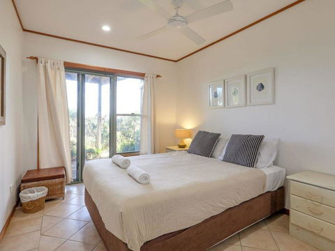 Claytons On Cylinder Beach Front - Dentist Find 14