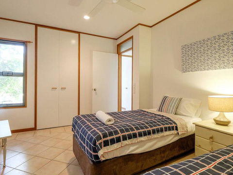 Claytons On Cylinder Beach Front - Dentist Find 24