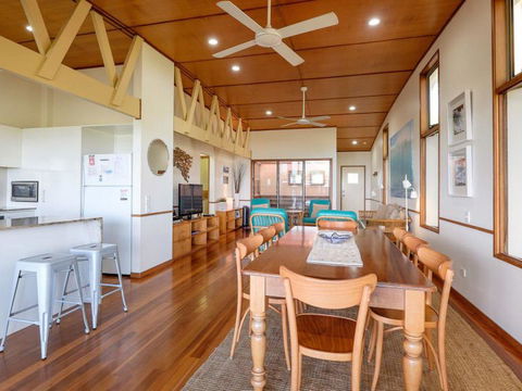 Claytons On Cylinder Beach Front - Dentist Find 17