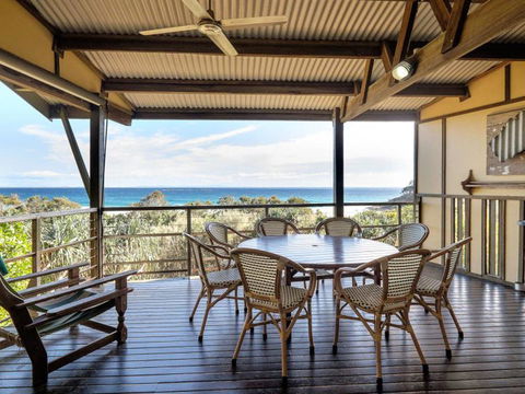 Claytons On Cylinder Beach Front - Dentist Find 12