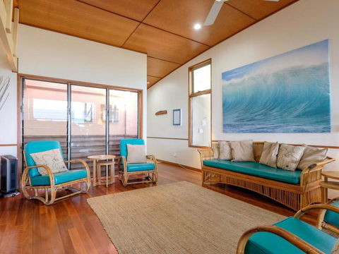 Claytons On Cylinder Beach Front - Dentist Find 16