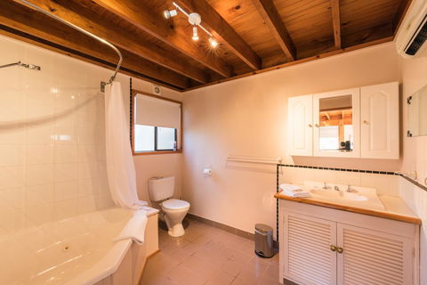 Parnella Adventure Bay, Bruny Island - Dentist Find 9