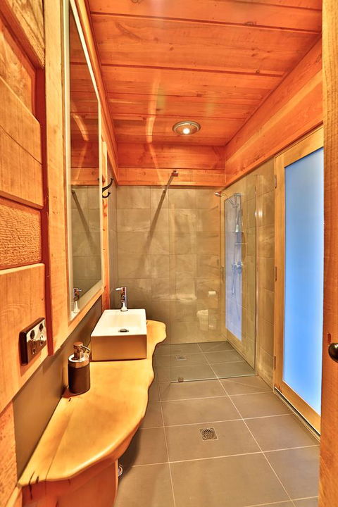 Bruny Island Lodge - Dentist Find 8