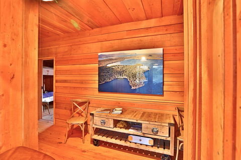 Bruny Island Lodge - Dentist Find 7