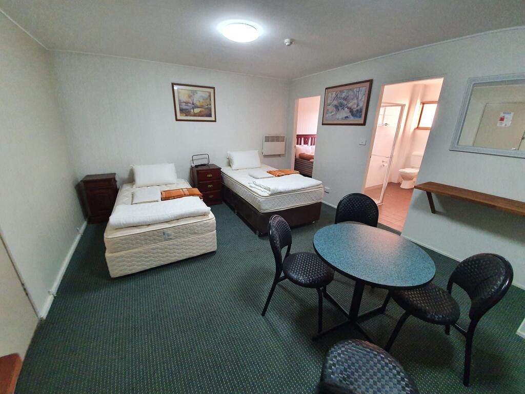 1 Lakeview Plaza
