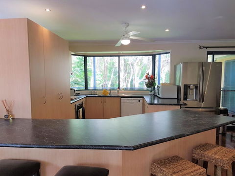 10 Naiad Court -Beach Retreat In The Bush - Dentist Find 2