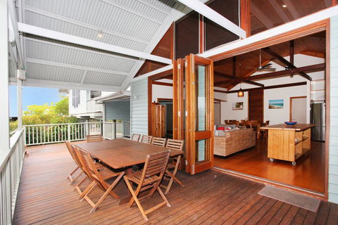 18 Northbeach Place, Mudjimba Beach - Pet Friendly, Linen Included, WIFI - Dentist Find 3