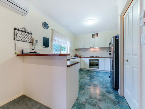 2/3 Wyndham Ave,Cowes - Dentist Find 2