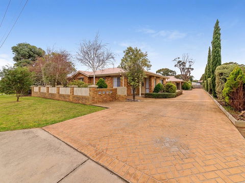 2/3 Wyndham Ave,Cowes - Dentist Find 0