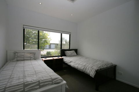 26 Twynam Street - Dentist Search 0