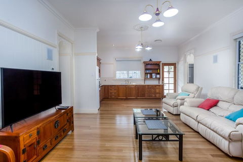 5 Bomburra Court - Rainbow Beach, Ticks All The Boxes, Pool, Shed, Fenced Yard, Pet Friendly - Dentist Find 2