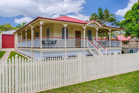 5 Bomburra Court - Rainbow Beach, Ticks All The Boxes, Pool, Shed, Fenced Yard, Pet Friendly - Dentist Find 0