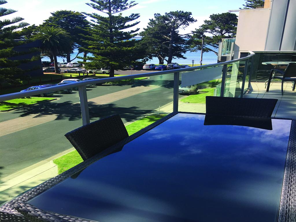 507 At The Waves