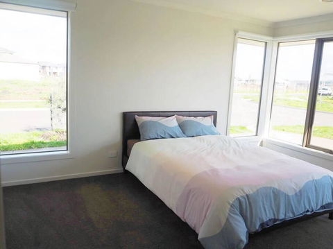 5Bed 2Bath Family House In Werribee - Dentist Find 2