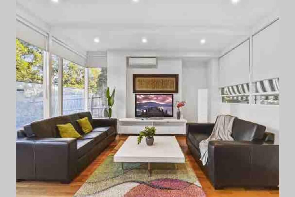 6 Bedroom Beautiful and Comfy Family House