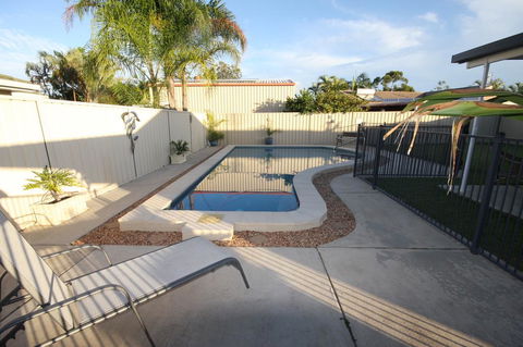 62 Tingira Close - Modern Lowset Home With Swimming Pool, Outdoor Area, Ample Parking. Pet Friendly - Dentist Find 0
