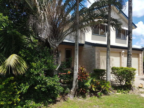 8 Hakea Place - Family Home On A Quiet Street, Close To Beach & Shops, Pet Friendly - Dentist Find 0