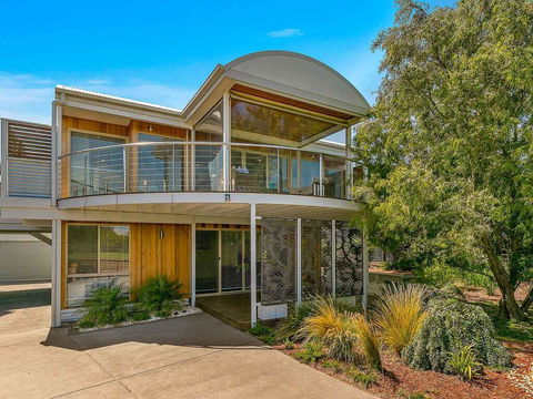 A Wave From It All - Dentist Find 0