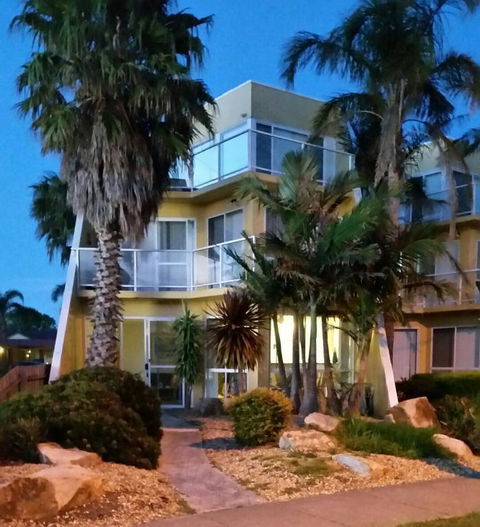Abel Tasman On Esplanade - Dentist Find 3