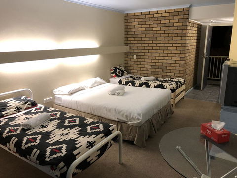 Abel Tasman Waterfront Motel - Dentist Find 1