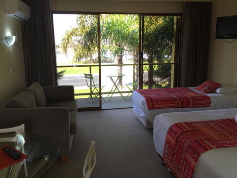 Abel Tasman Waterfront Motel - Dentist Find 3