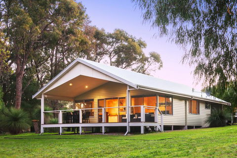 Acacia Chalets Margaret River - Dentists Australia 0