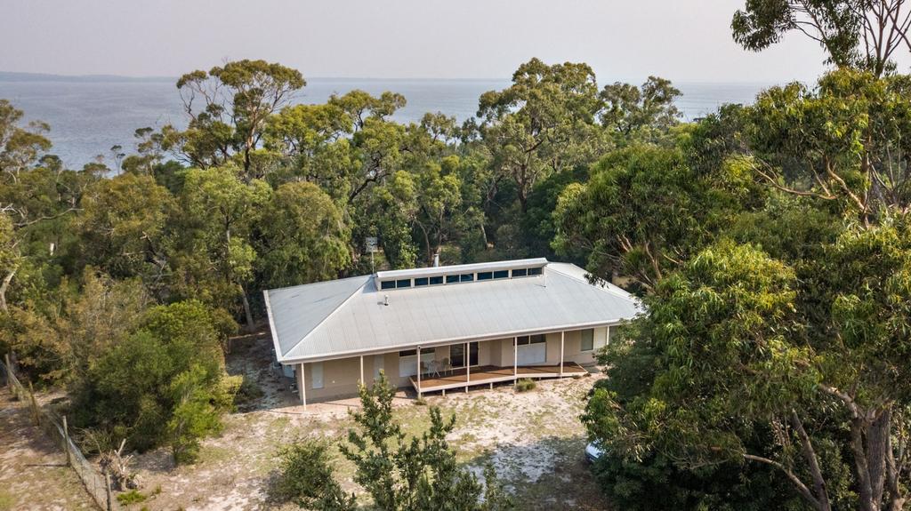 Acacia Lakehouse - The lake at your doorstep