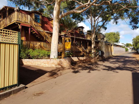 Admiral Stirling Inn - Dentist Search 3