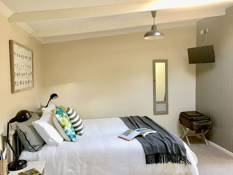 Aggie's Bed And Breakfast - Dentist Find 1