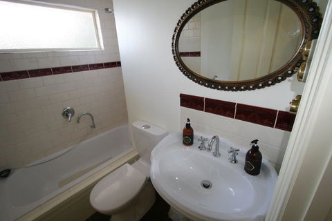 Annies Garden Cottage - Dentist Find 3