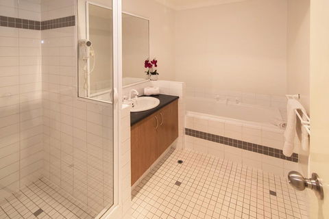 Apartment 115 - Located On The Main Street - Dentists Australia 3