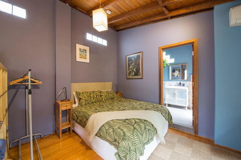 Art & Garden Retreat - Dentist Find 0