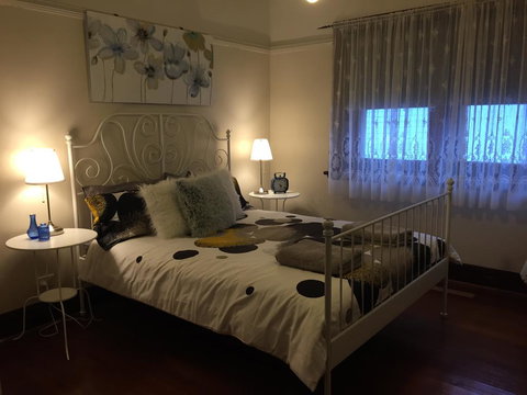 Art Deco Cottage - Dentist Find 2