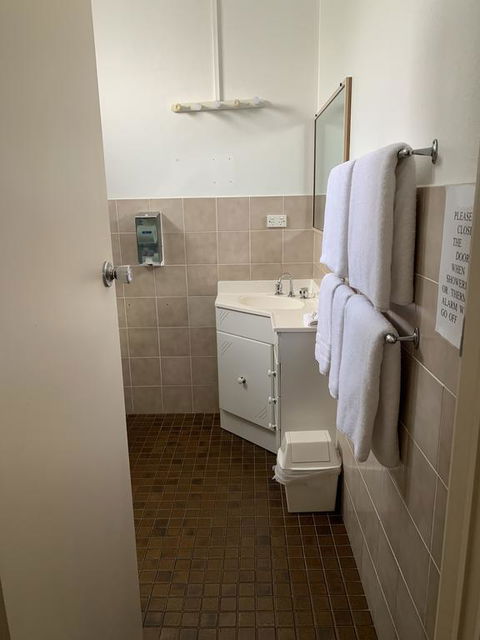 Ashton Motel - Dentist Search 2