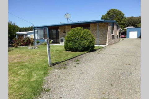Au-Don Short Stay Accommodation - Dentists Australia 0