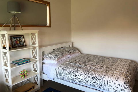 Au-Don Short Stay Accommodation - Dentists Australia 3