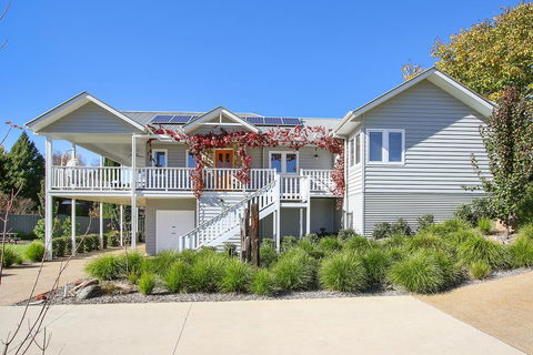 Autumn Home - Our Place At Bright - Dentist Find 0