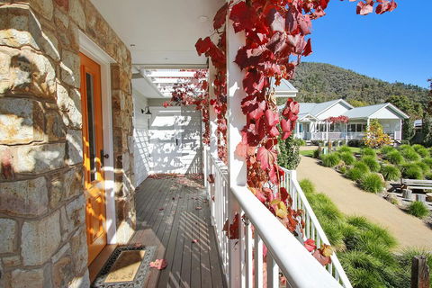 Autumn Home - Our Place At Bright - Dentist Find 1