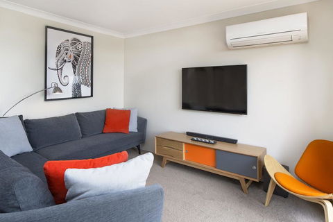 Avalanche 6 - Sophisticated Style &modern Comfort With A Central Location - Dentist Search 3