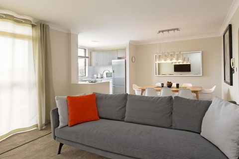 Avalanche 6 - Sophisticated Style &modern Comfort With A Central Location - Dentist Search 2