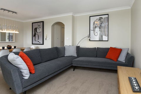 Avalanche 6 - Sophisticated Style &modern Comfort With A Central Location - Dentist Search 1