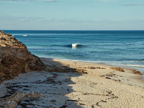 Back Beach Hideaway - Dentist Find 1