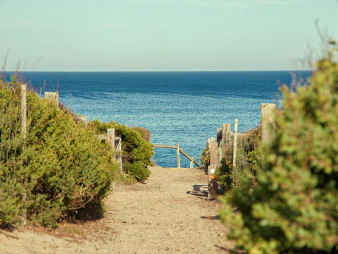 Back Beach Hideaway - Dentist Find 3