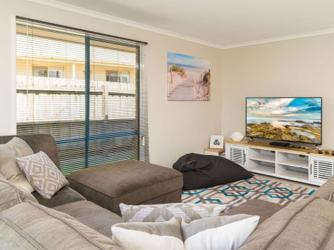 Back Beach Retreat - Dentist Find 3